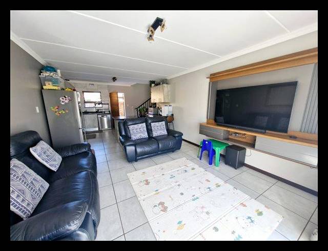 3 BEDROOM TOWNHOUSE FOR SALE IN GOEDEBURG